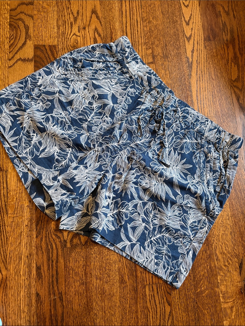 Briggs New York Navy and White Tropical Print Tie Shorts Large